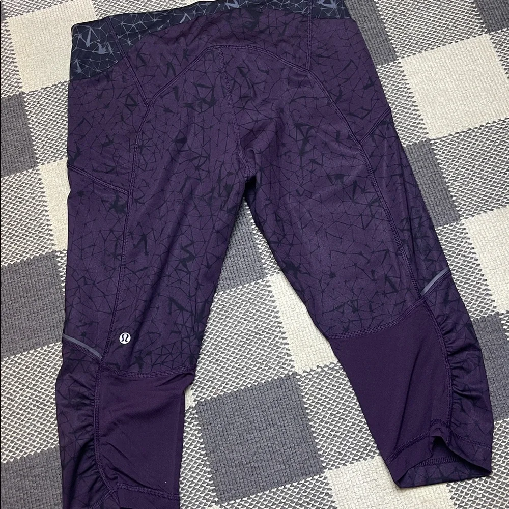 Lululemon Stash It Crop Full On Luxtreme Star crushed black cherry 8